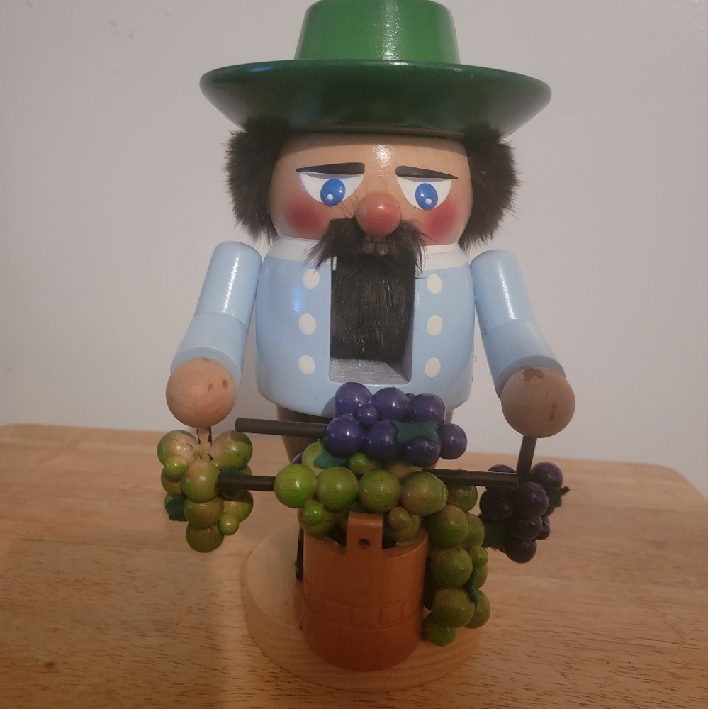 Steinbach Nutcracker Original Volskunst Germany Wine Maker Grapes 9.5"